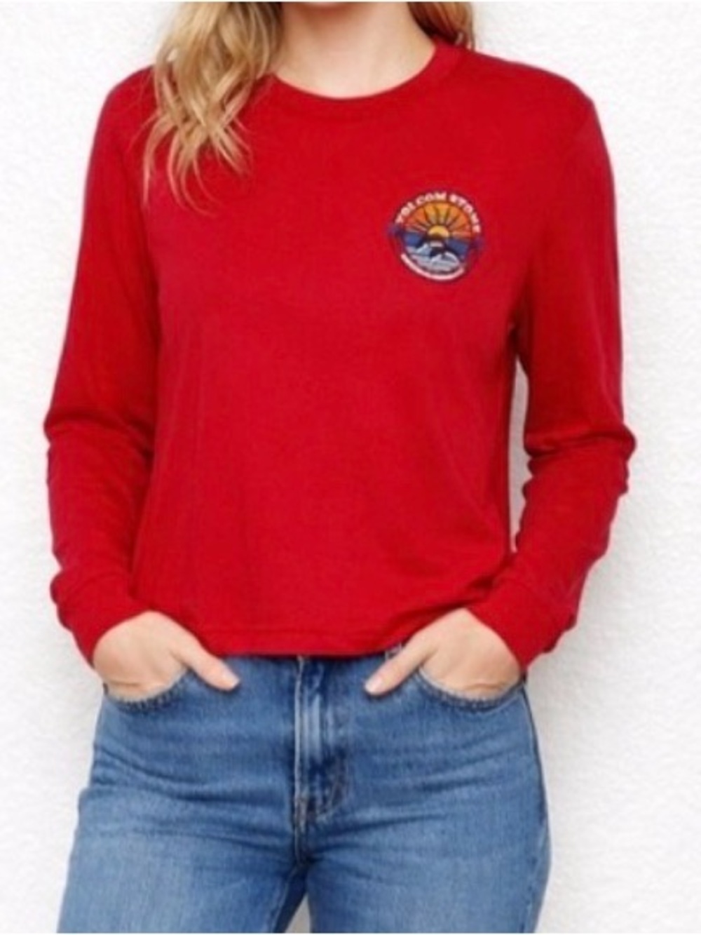 Volcom Stone Red Crew Neck Tee Shirt Women’s Size XS Cropped Long Sleeve